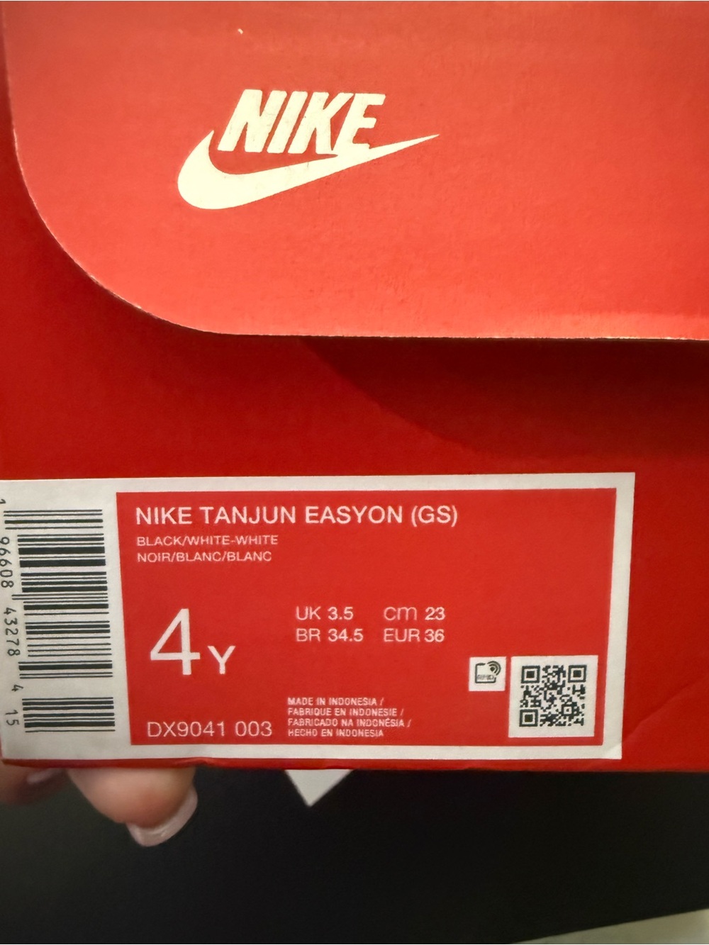 Nike black and white 4Y - Picture 2 of 2